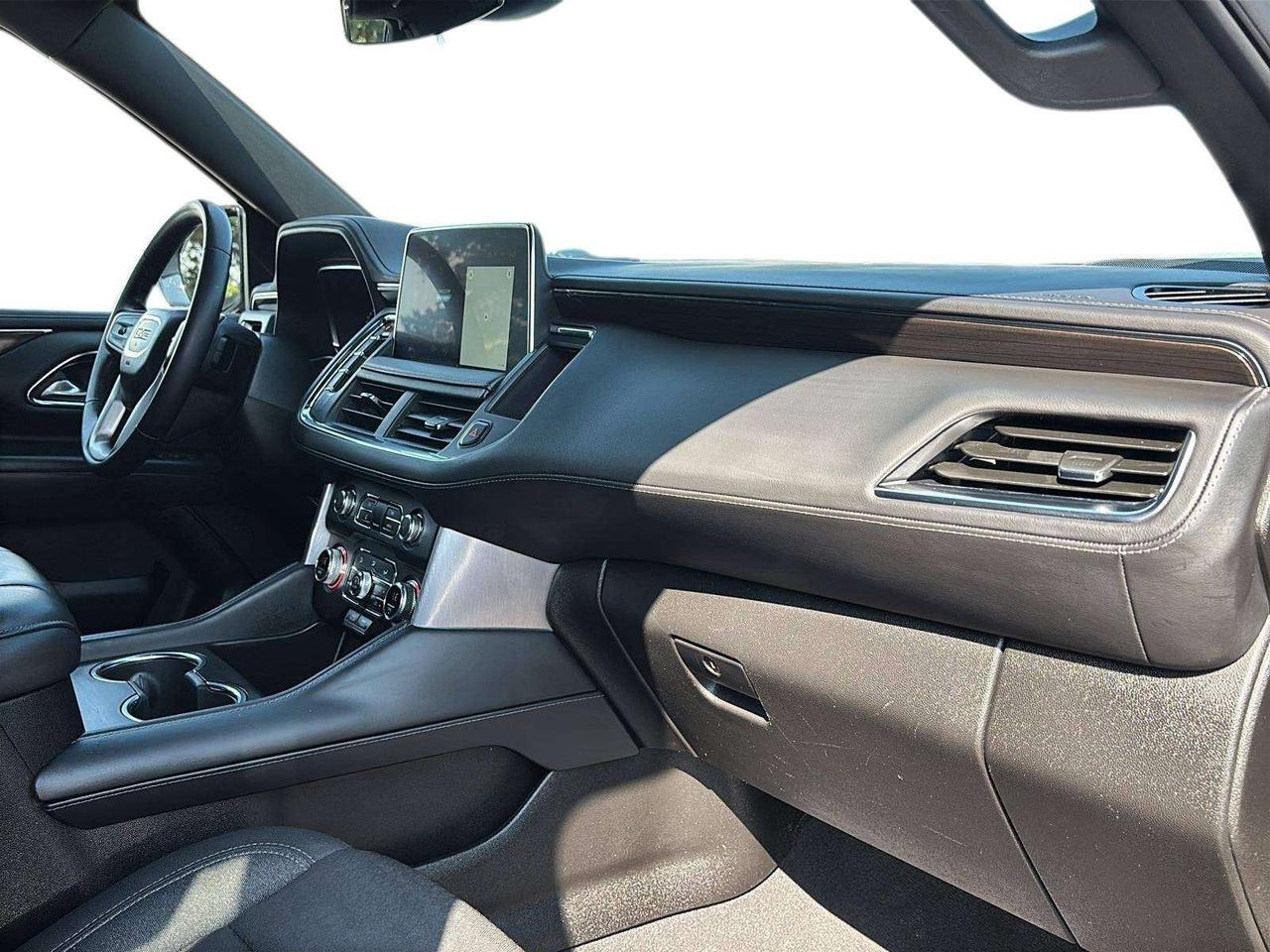 2024 GMC Yukon SLE Photo