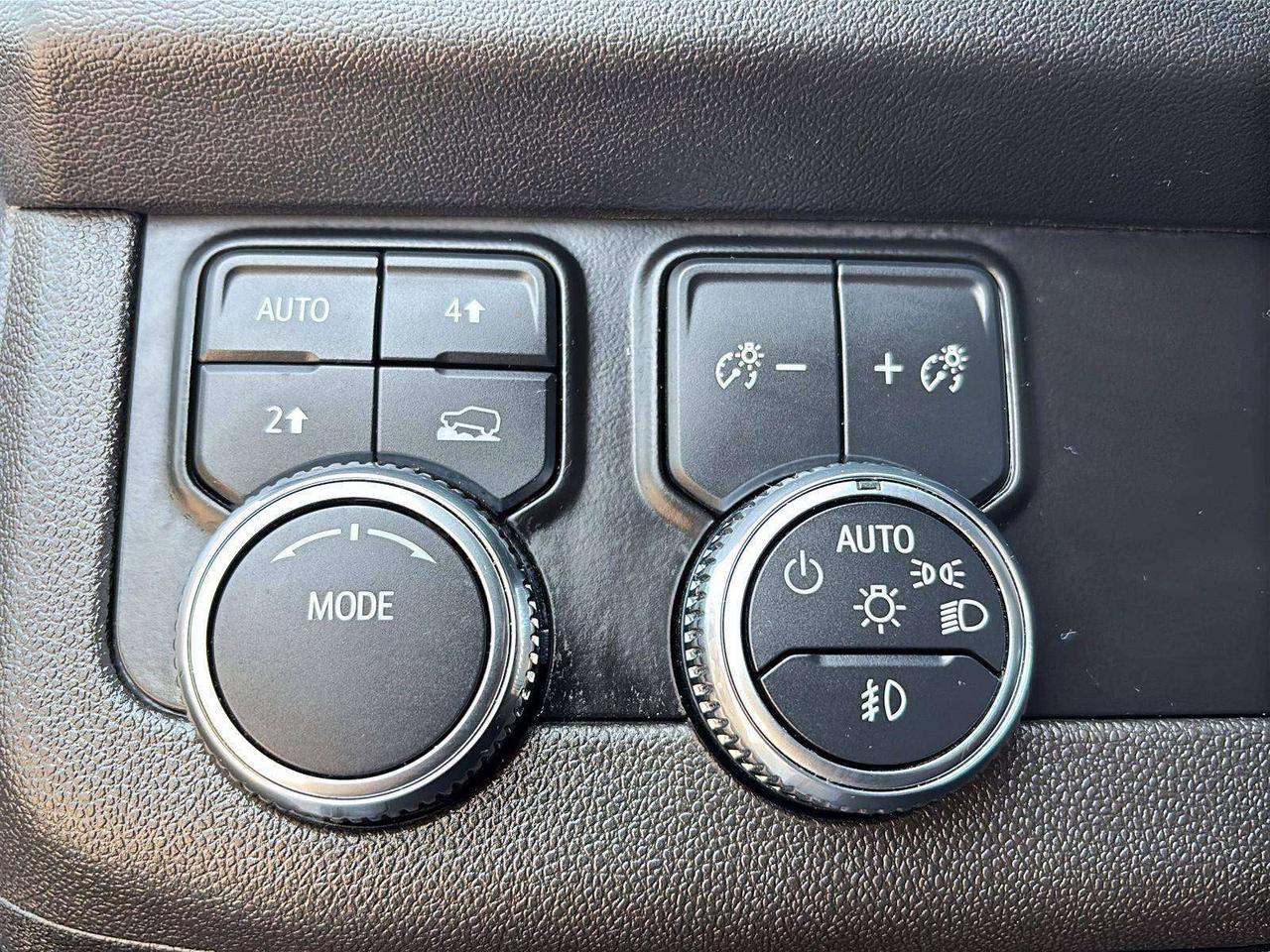 2024 GMC Yukon SLE Photo