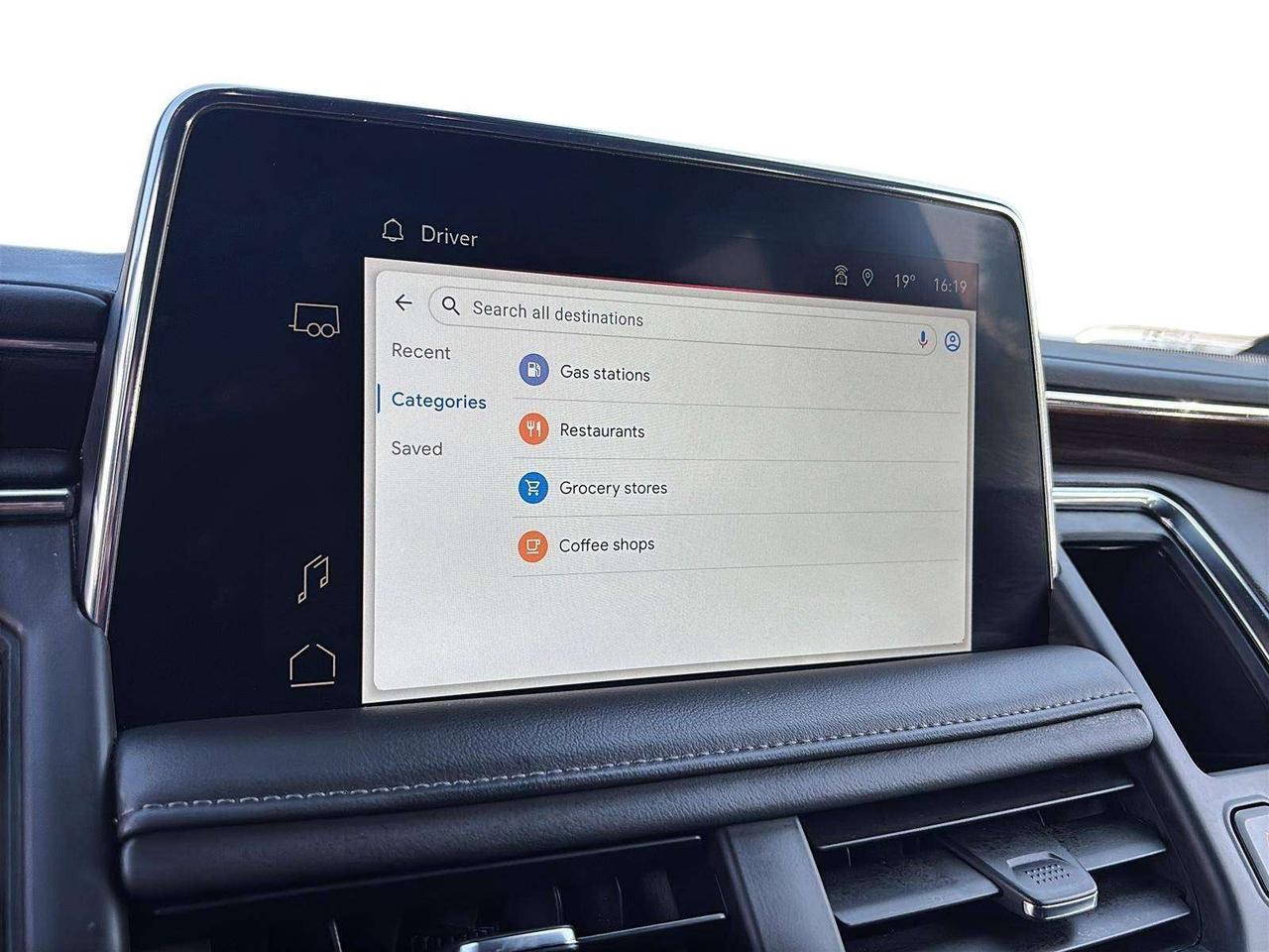 2024 GMC Yukon SLE Photo