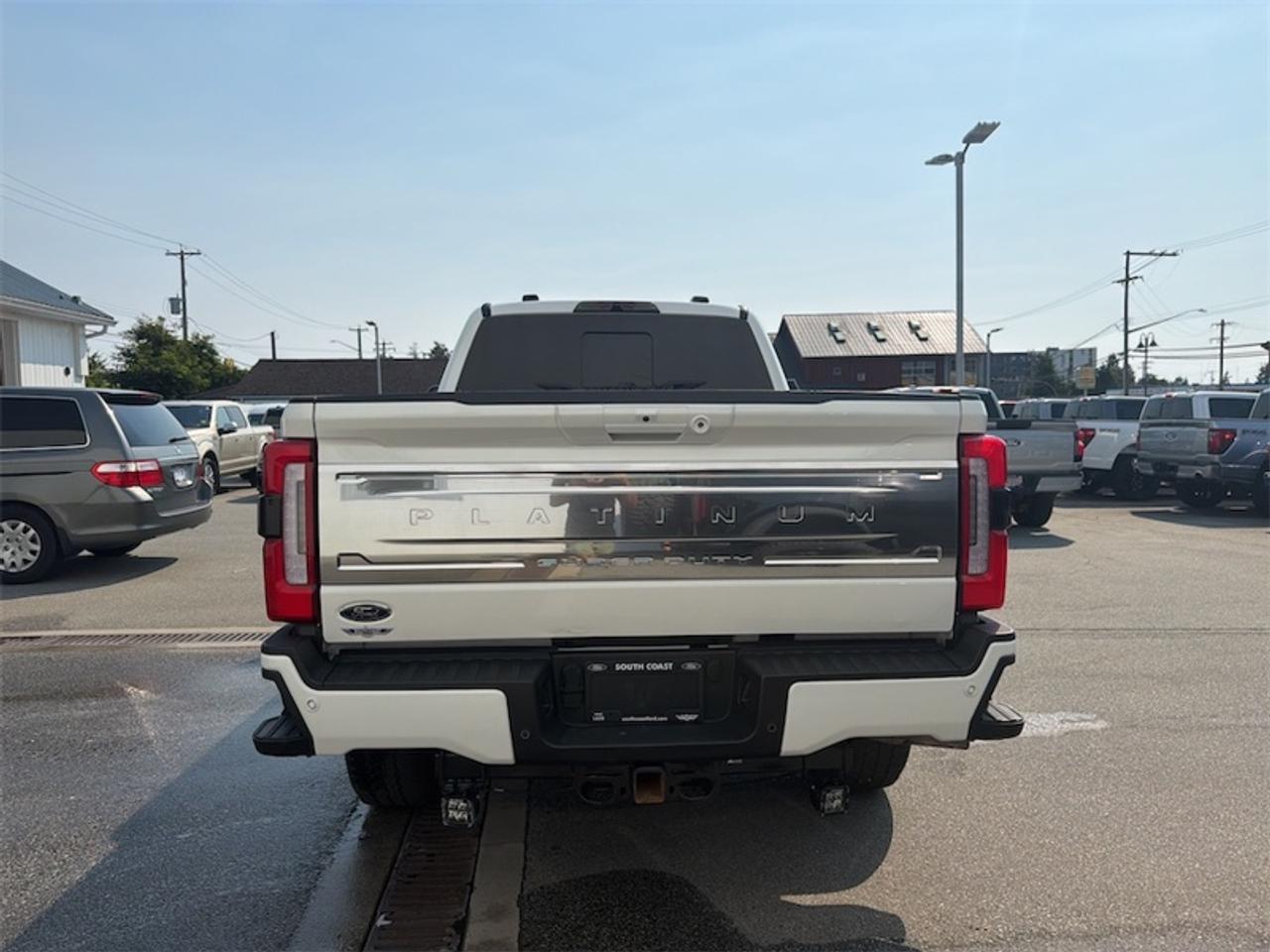 2024 Ford F-350 Super Duty Platinum  - Leather Seats Photo3