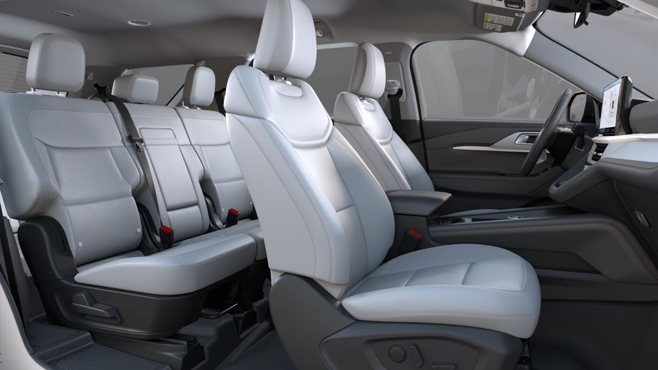 2025 Ford Explorer Active Photo