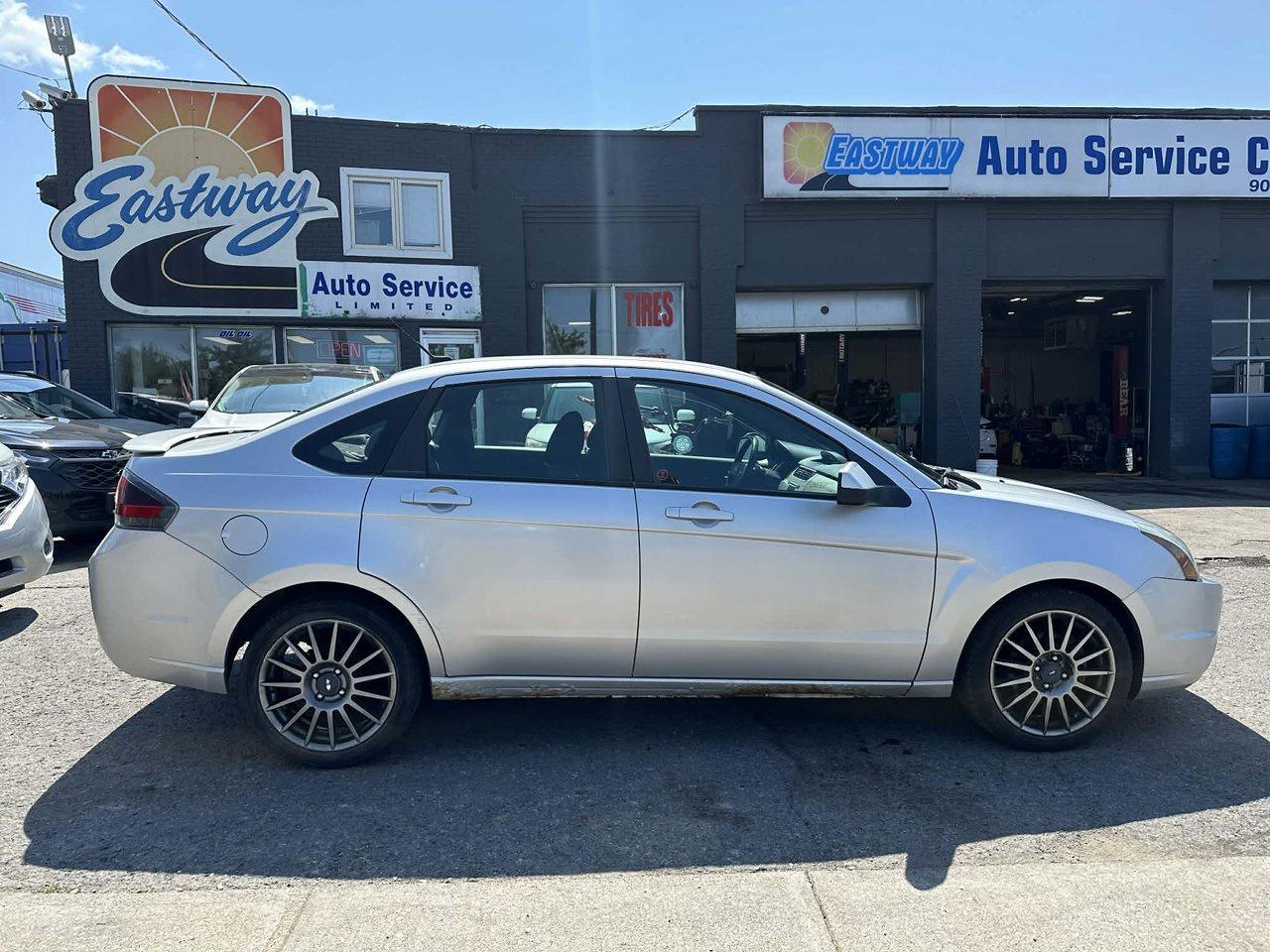 2011 Ford Focus SES Photo