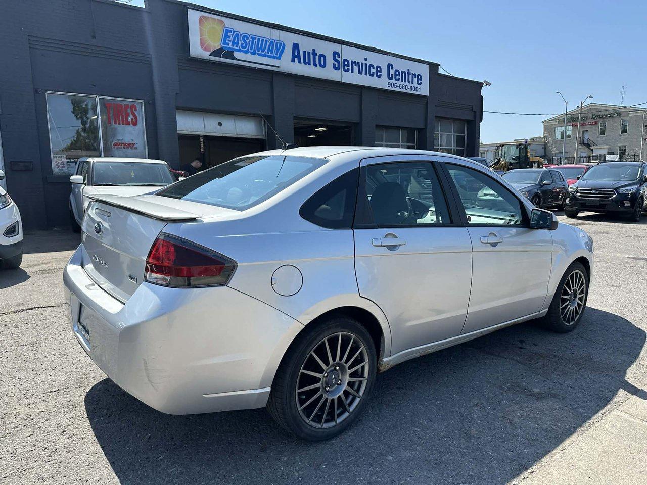 2011 Ford Focus SES Photo