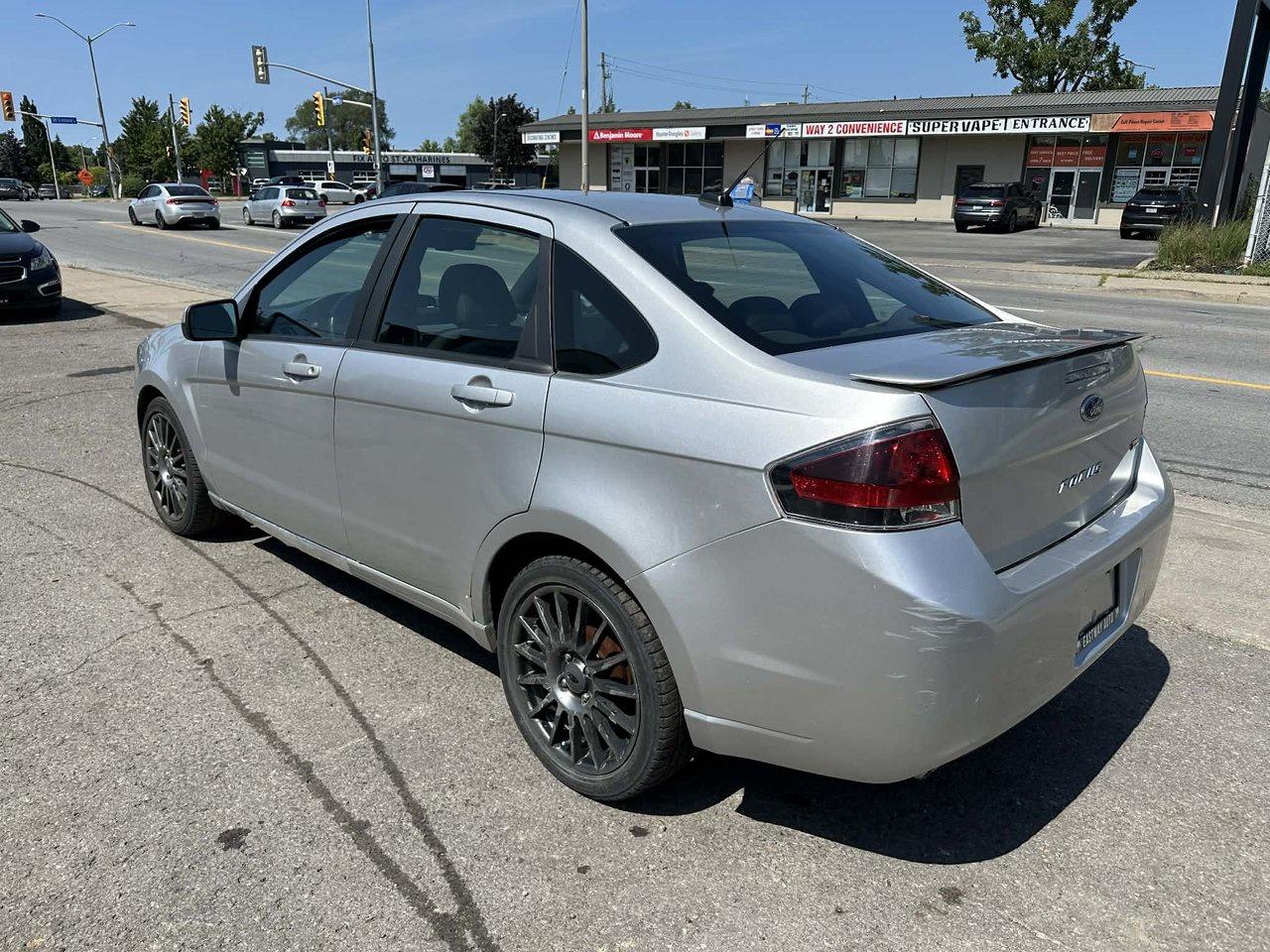 2011 Ford Focus SES Photo