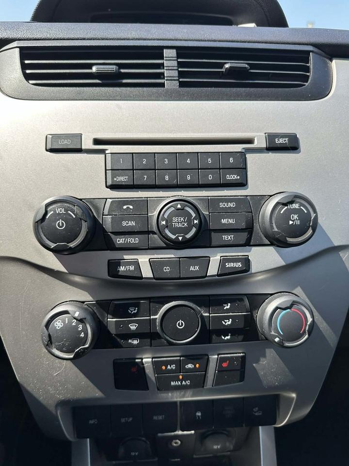 2011 Ford Focus SES Photo