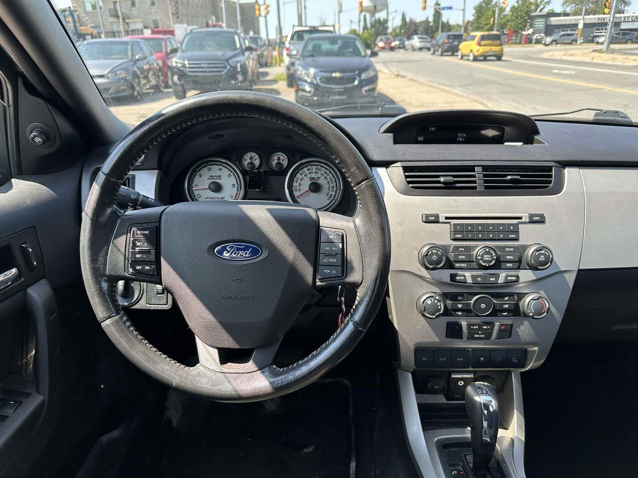 2011 Ford Focus SES Photo