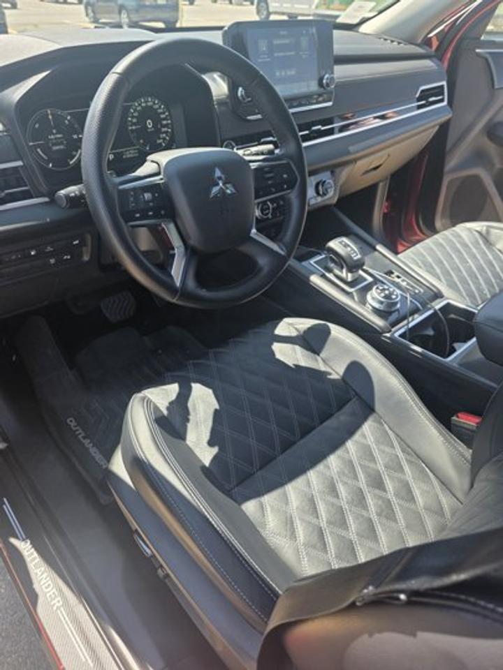 2024 Mitsubishi Outlander Plug-In Hybrid SEL AWD | Leather | Sunroof | Heated Seats + Steering | Blind Spot | Adaptive Cruise | and More ! Photo