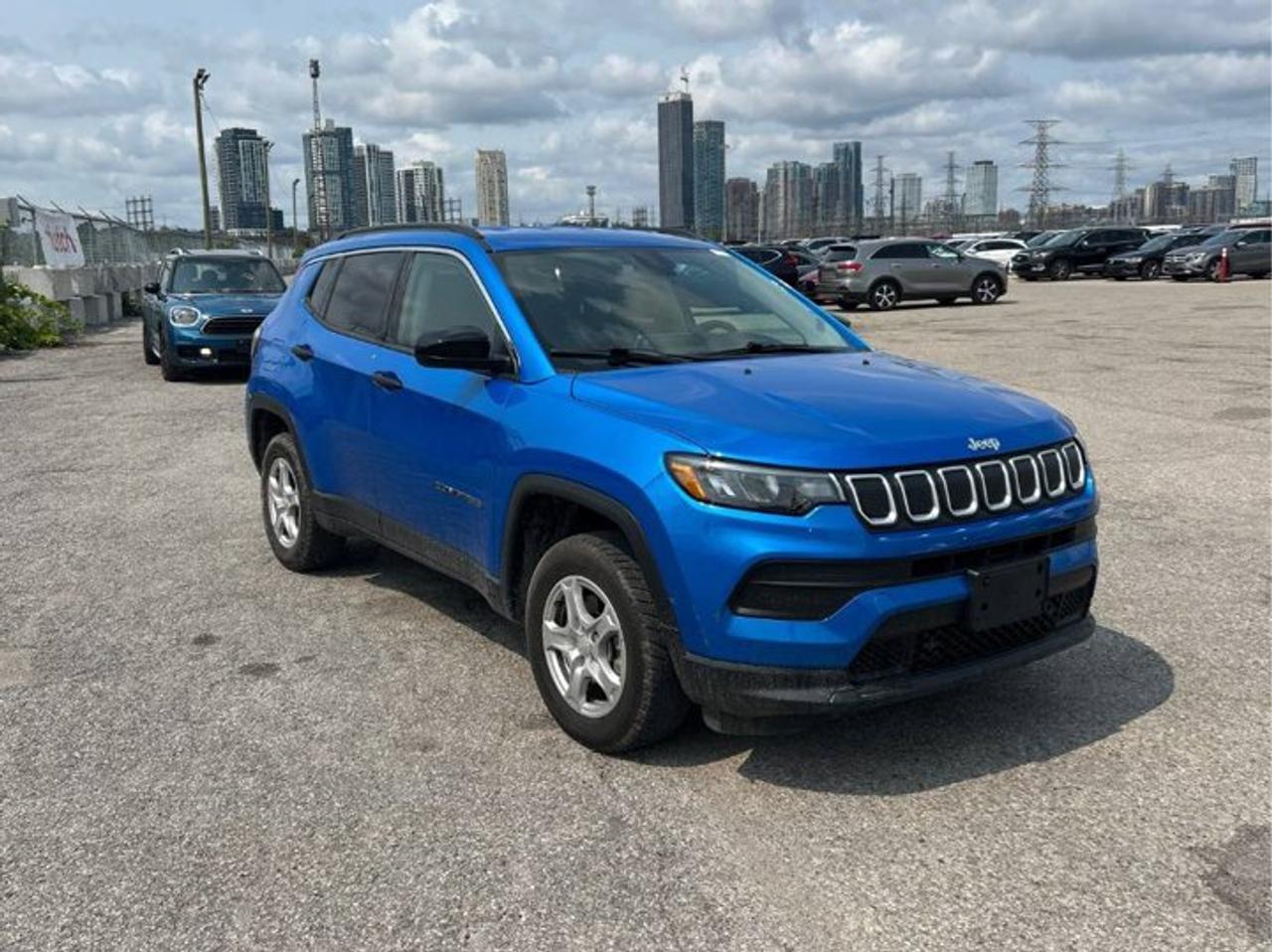 2022 Jeep Compass Sport 4x4 | Heated Seats | Reverse Cam | Carplay + Android Auto | Roof Rails | and More ! Photo