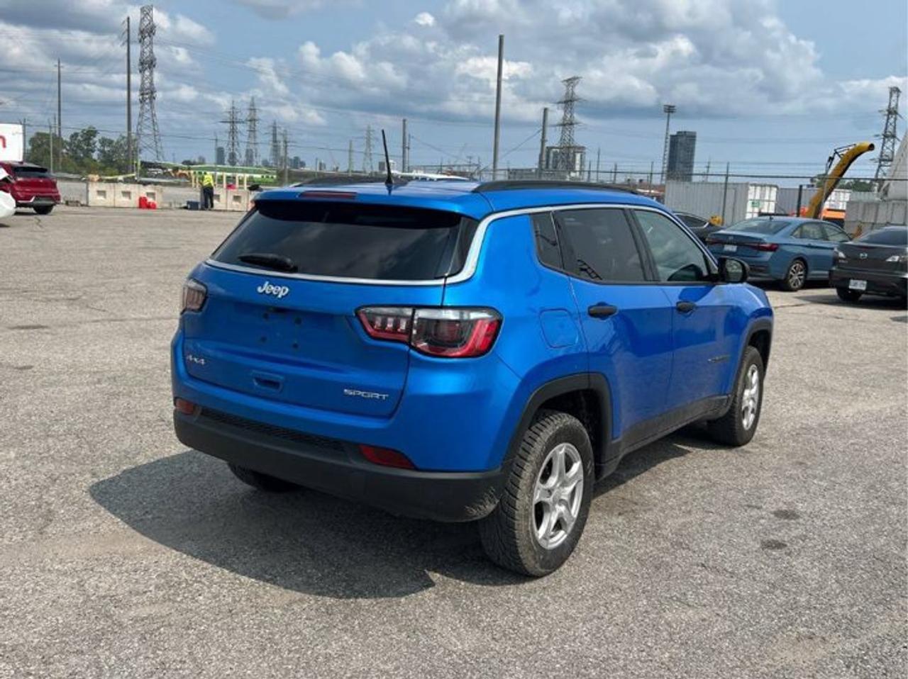 2022 Jeep Compass Sport 4x4 | Heated Seats | Reverse Cam | Carplay + Android Auto | Roof Rails | and More ! Photo3