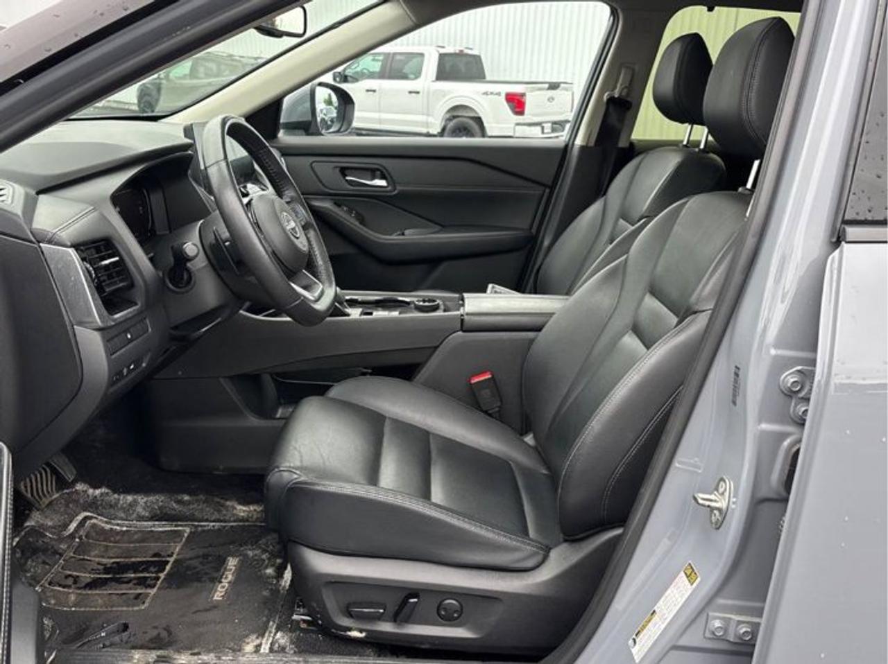 2024 Nissan Rogue SL AWD | Leather | Sunroof | 360 Camera | Heated Wheel + Seats | CarPlay + Android | and More ! Photo