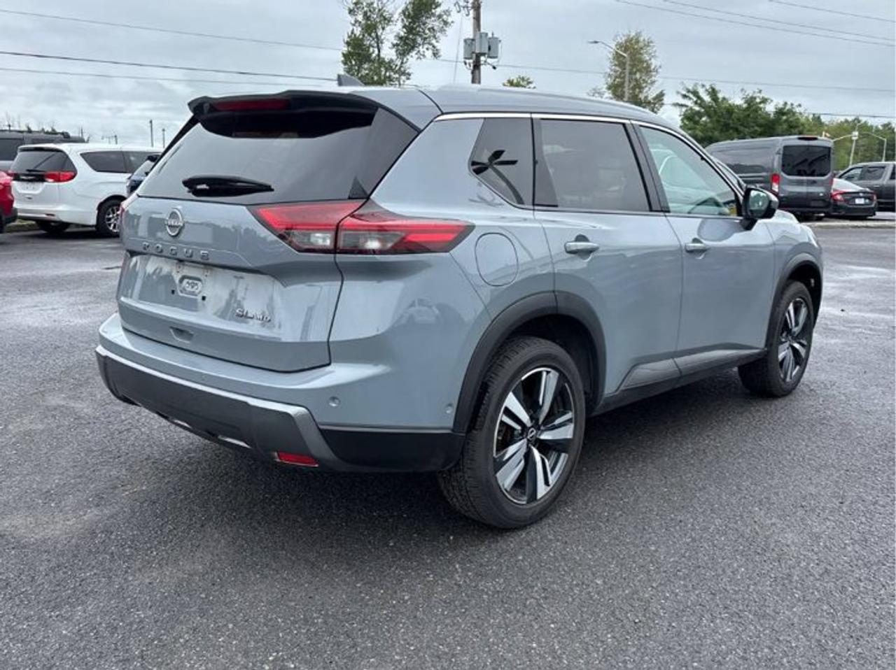2024 Nissan Rogue SL AWD | Leather | Sunroof | 360 Camera | Heated Wheel + Seats | CarPlay + Android | and More ! Photo3