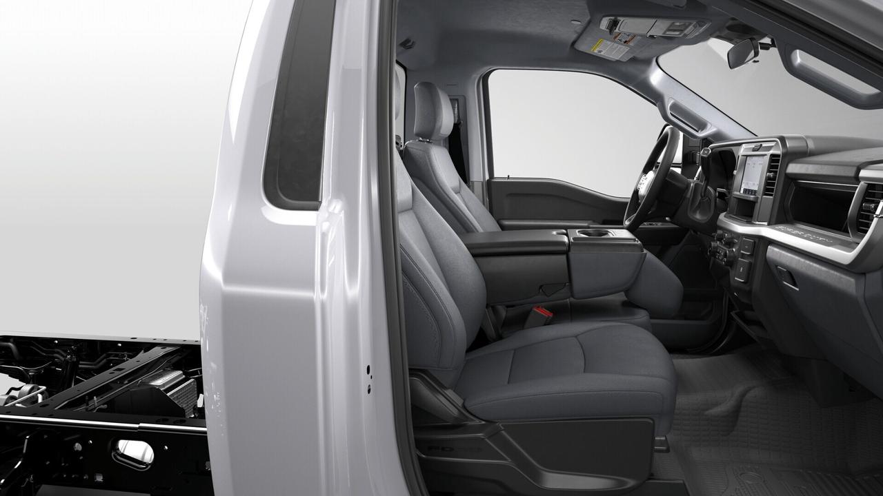 2026 Ford F-550 XL Photo3
