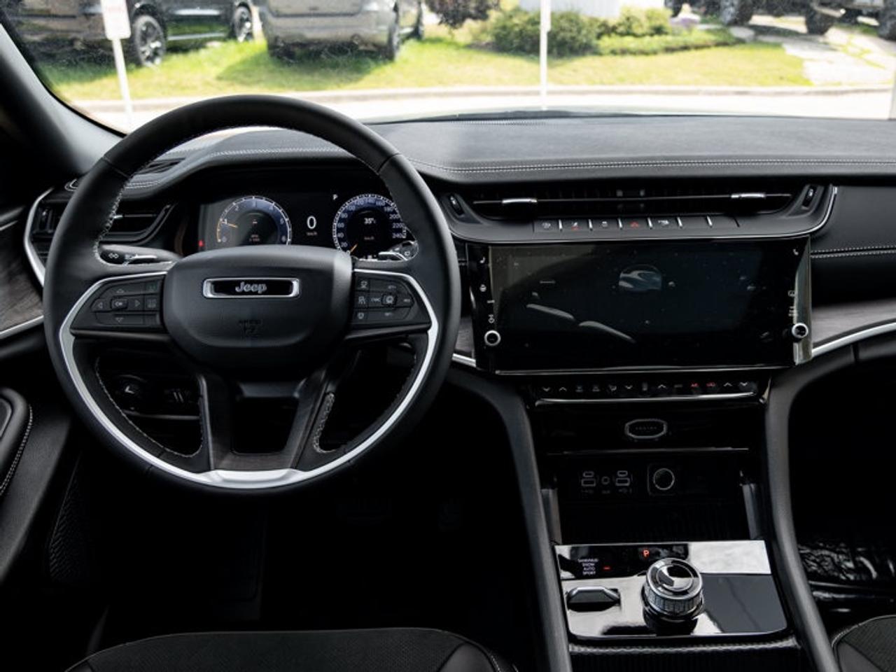 2026 Jeep Grand Cherokee Altitude Photo2