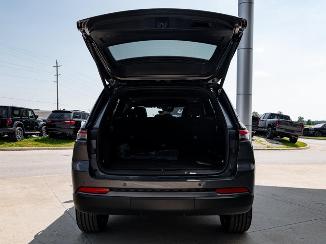 2026 Jeep Grand Cherokee Altitude Photo
