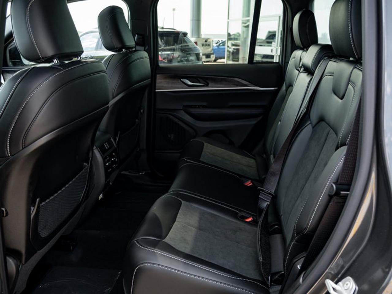 2026 Jeep Grand Cherokee Altitude Photo