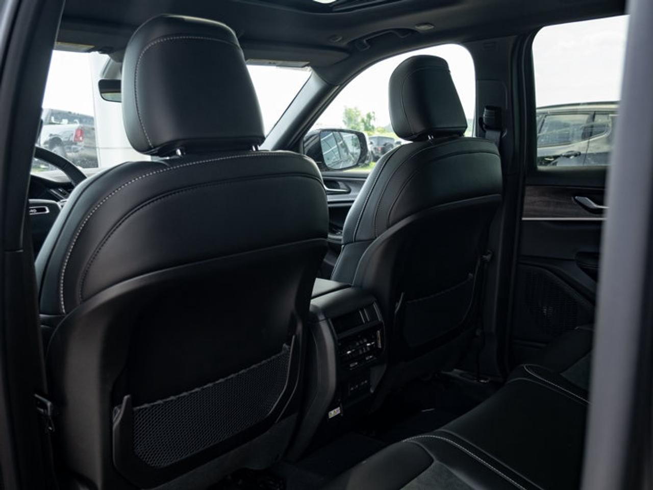 2026 Jeep Grand Cherokee Altitude Photo