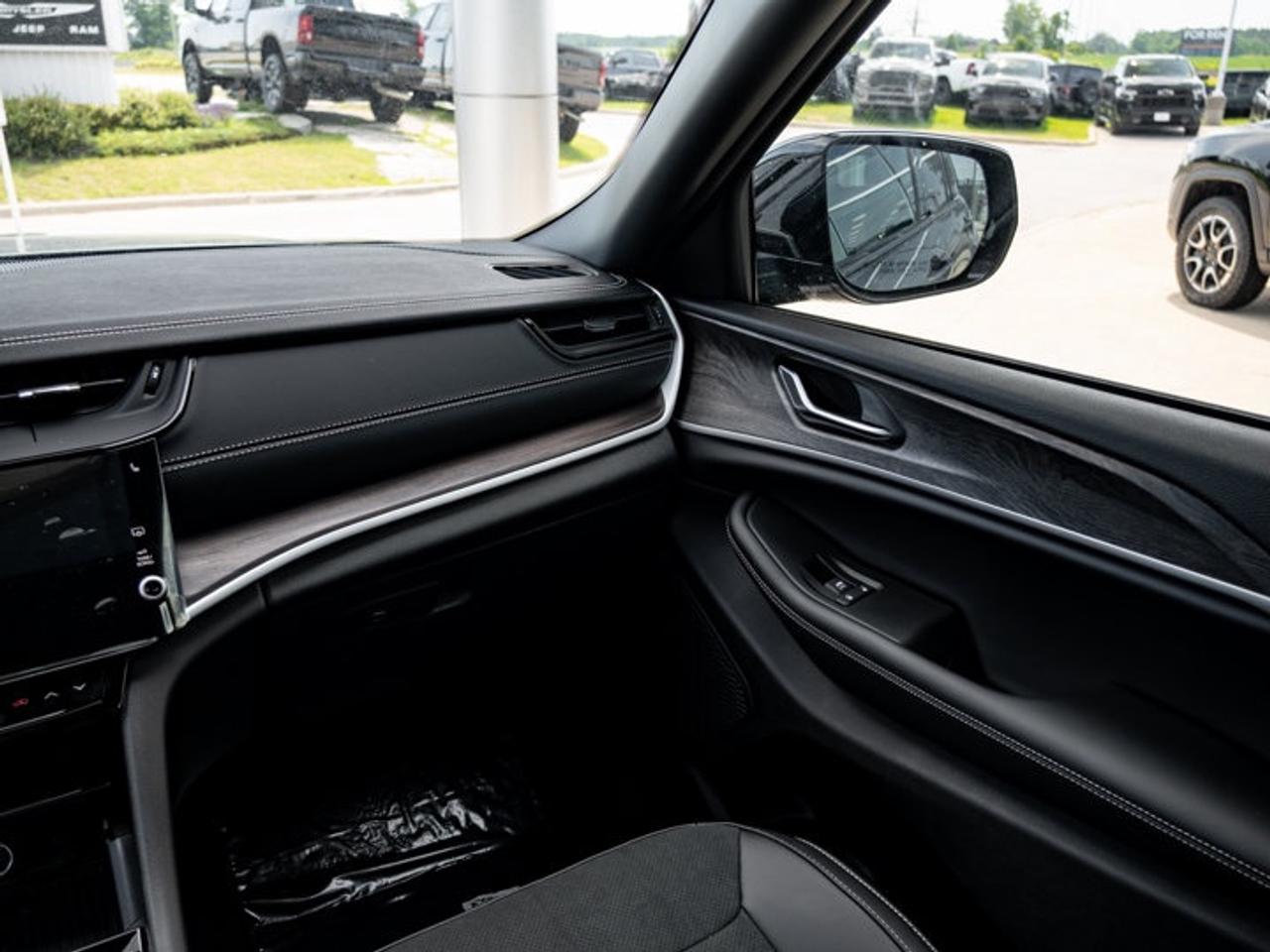 2026 Jeep Grand Cherokee Altitude Photo