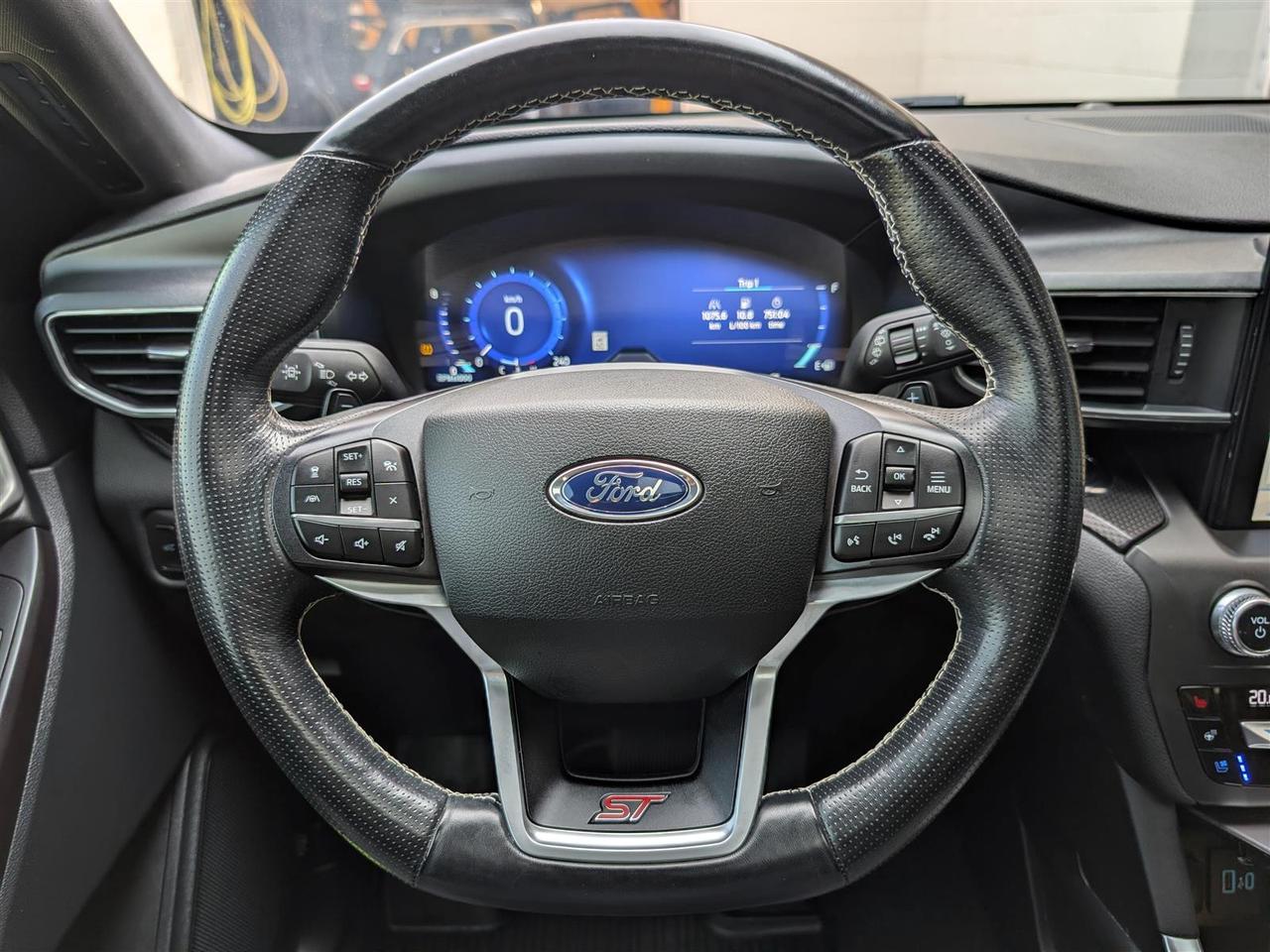 2020 Ford Explorer ST AWD - 7 PASS - NAVI - PANO ROOF - TECH FEATS Photo