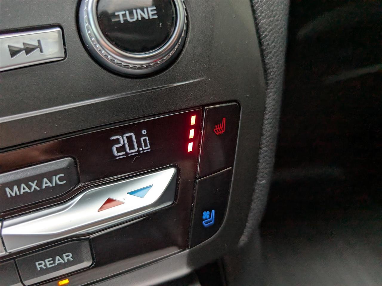2020 Ford Explorer ST AWD - 7 PASS - NAVI - PANO ROOF - TECH FEATS Photo