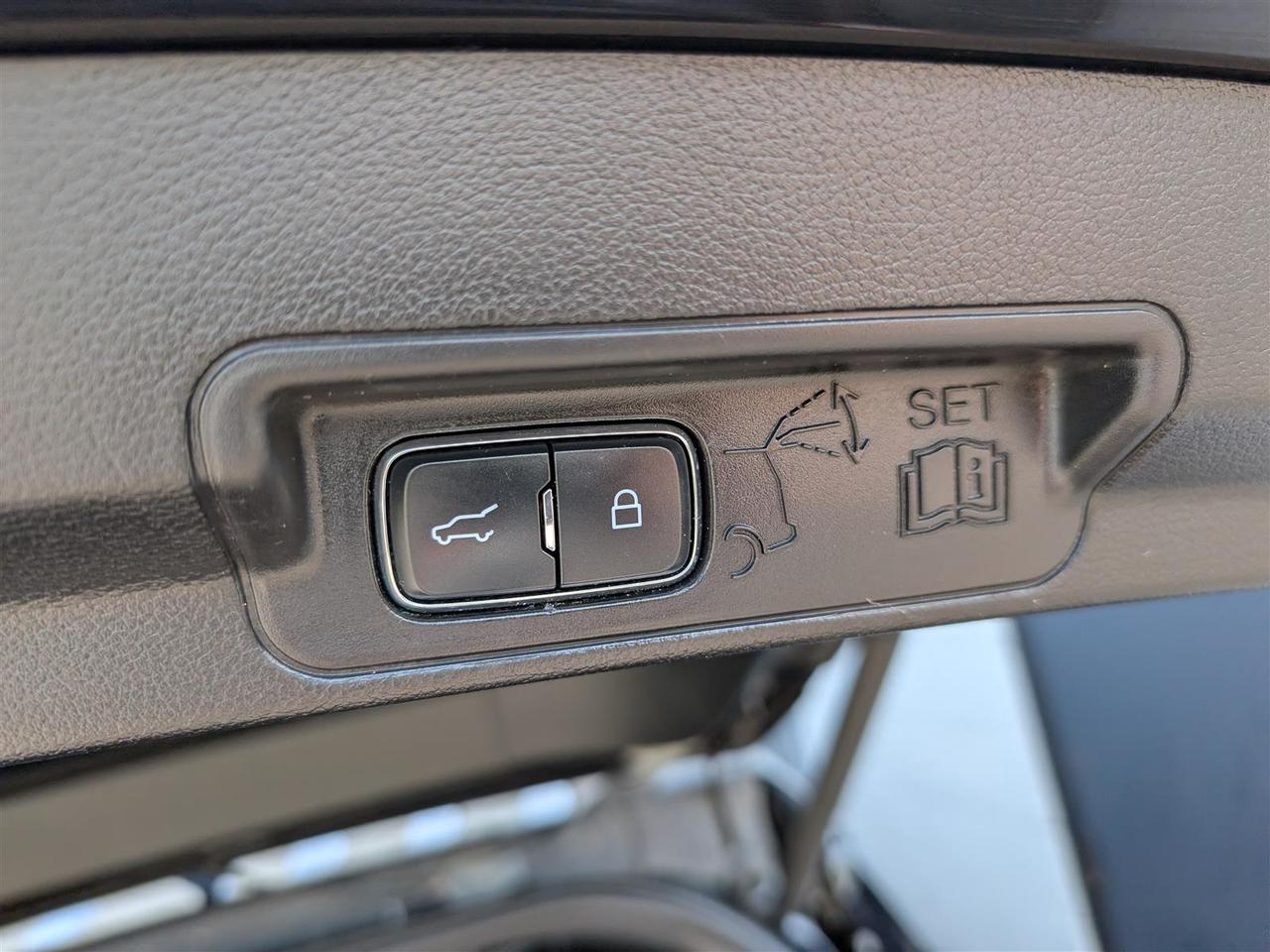 2020 Ford Explorer ST AWD - 7 PASS - NAVI - PANO ROOF - TECH FEATS Photo
