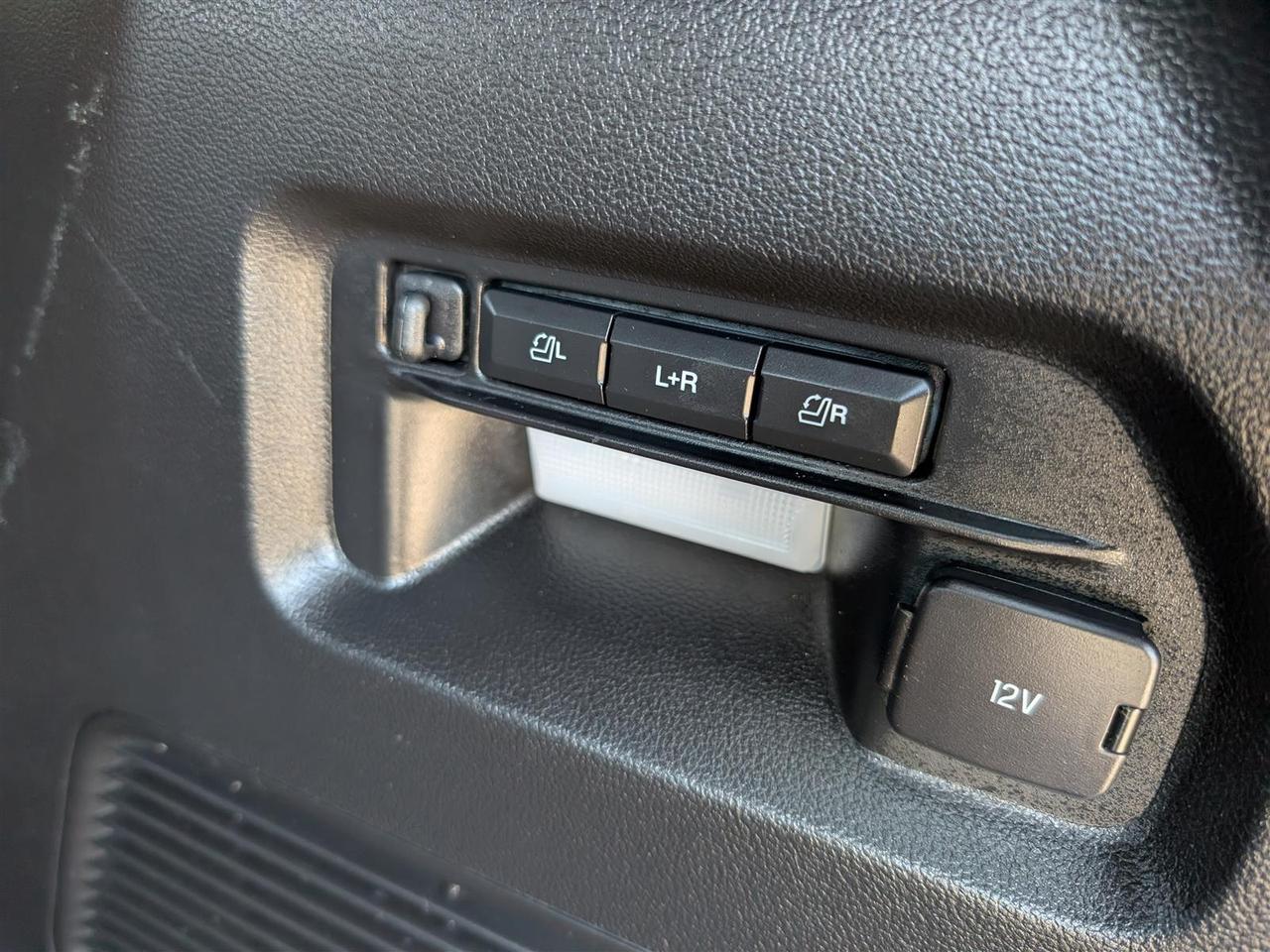 2020 Ford Explorer ST AWD - 7 PASS - NAVI - PANO ROOF - TECH FEATS Photo