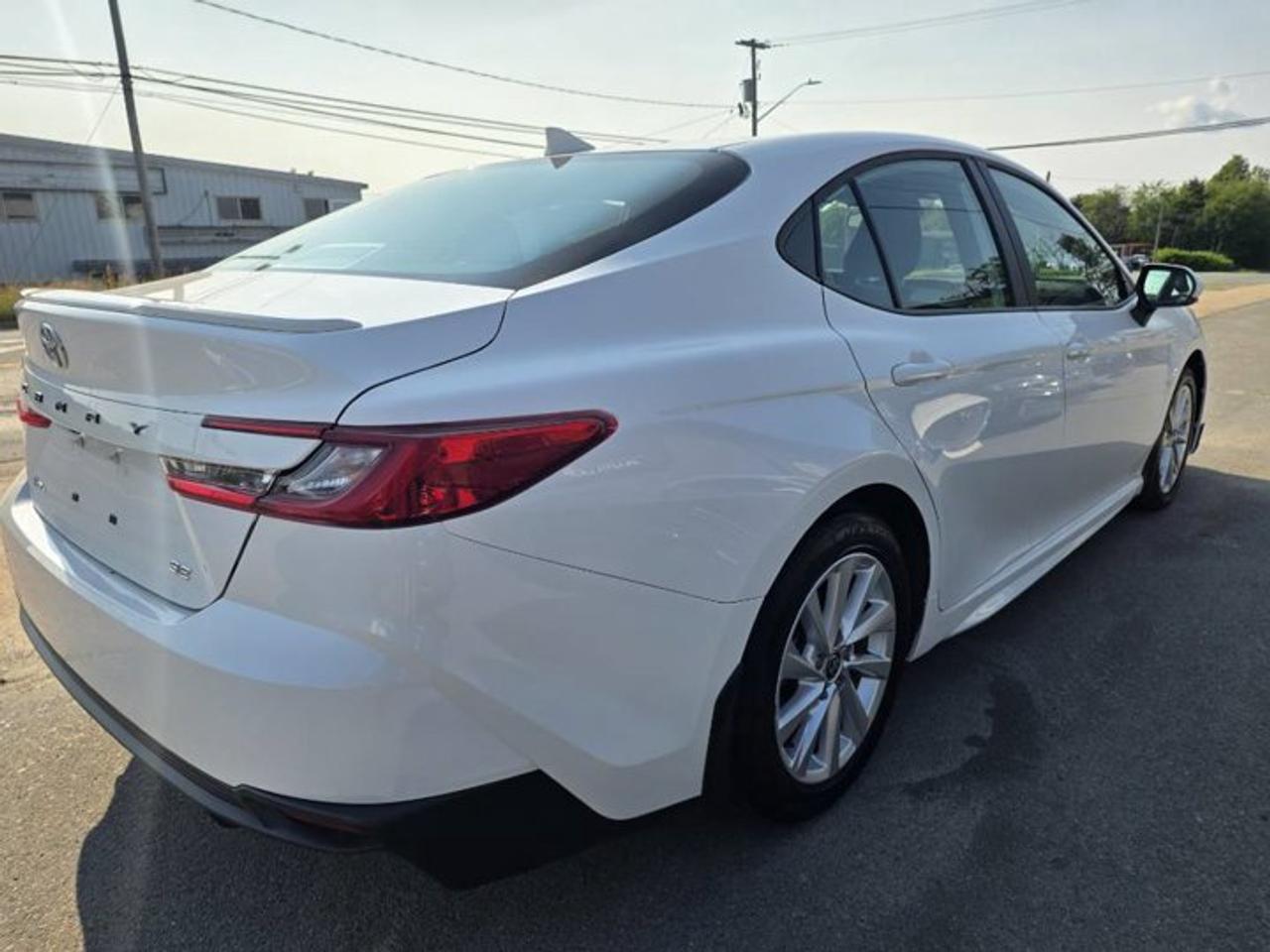 2025 Toyota Camry SE Hybrid | Leather | Power Seat | Radar Cruise | Heated Wheel + Seats | CarPlay + Android & More ! Photo