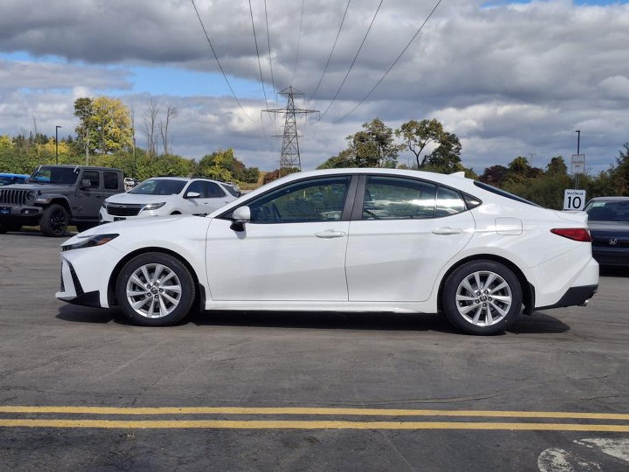 2025 Toyota Camry SE Hybrid | Leather | Power Seat | Radar Cruise | Heated Wheel + Seats | CarPlay + Android & More ! Photo5