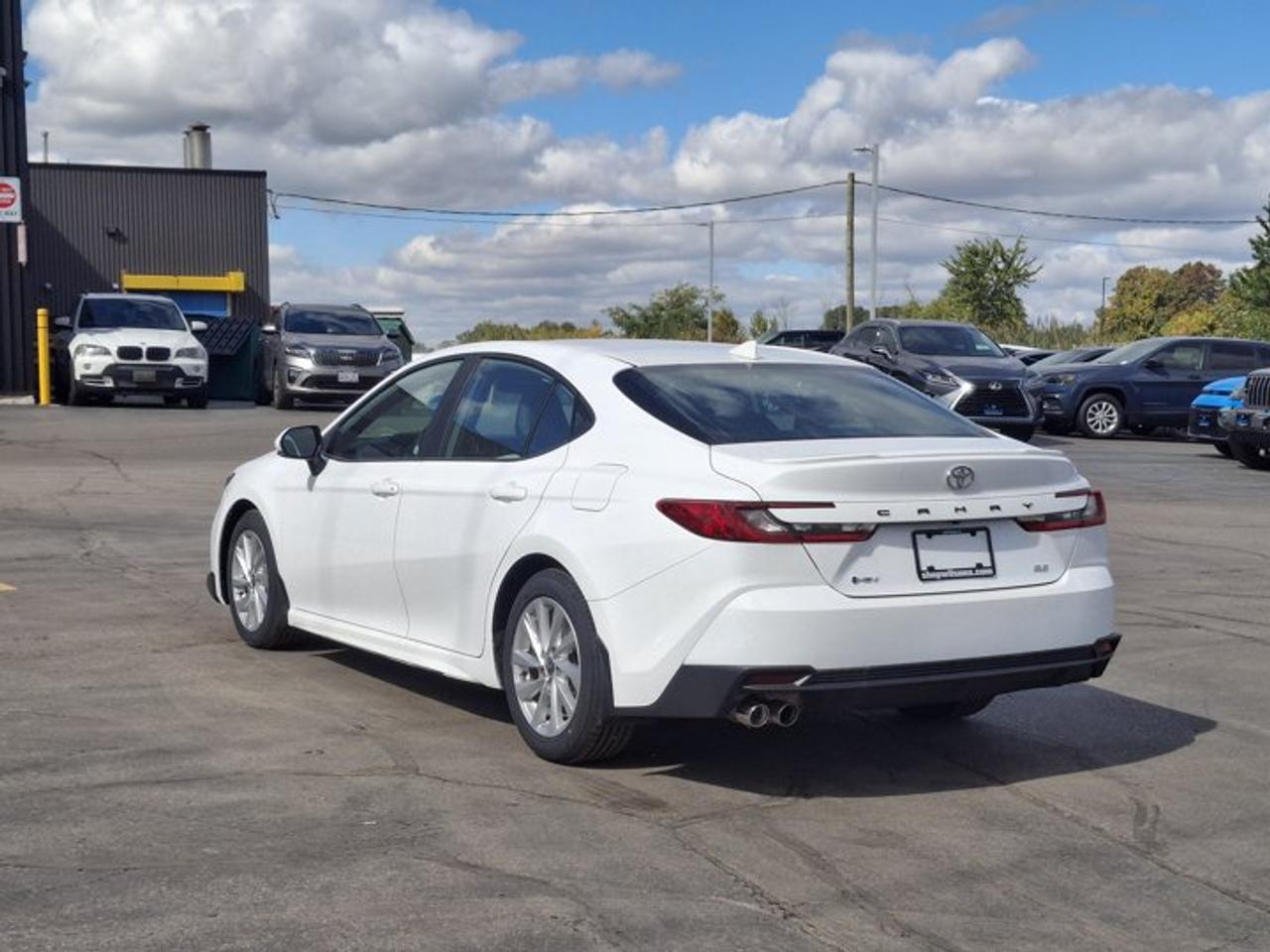 2025 Toyota Camry SE Hybrid | Leather | Power Seat | Radar Cruise | Heated Wheel + Seats | CarPlay + Android & More ! Photo
