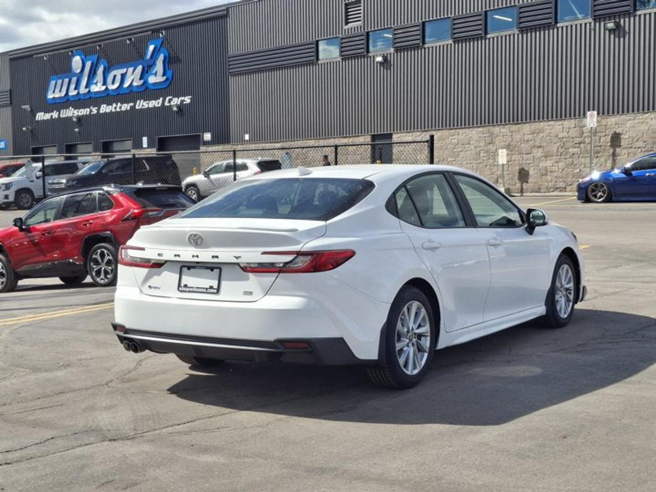 2025 Toyota Camry SE Hybrid | Leather | Power Seat | Radar Cruise | Heated Wheel + Seats | CarPlay + Android & More ! Photo