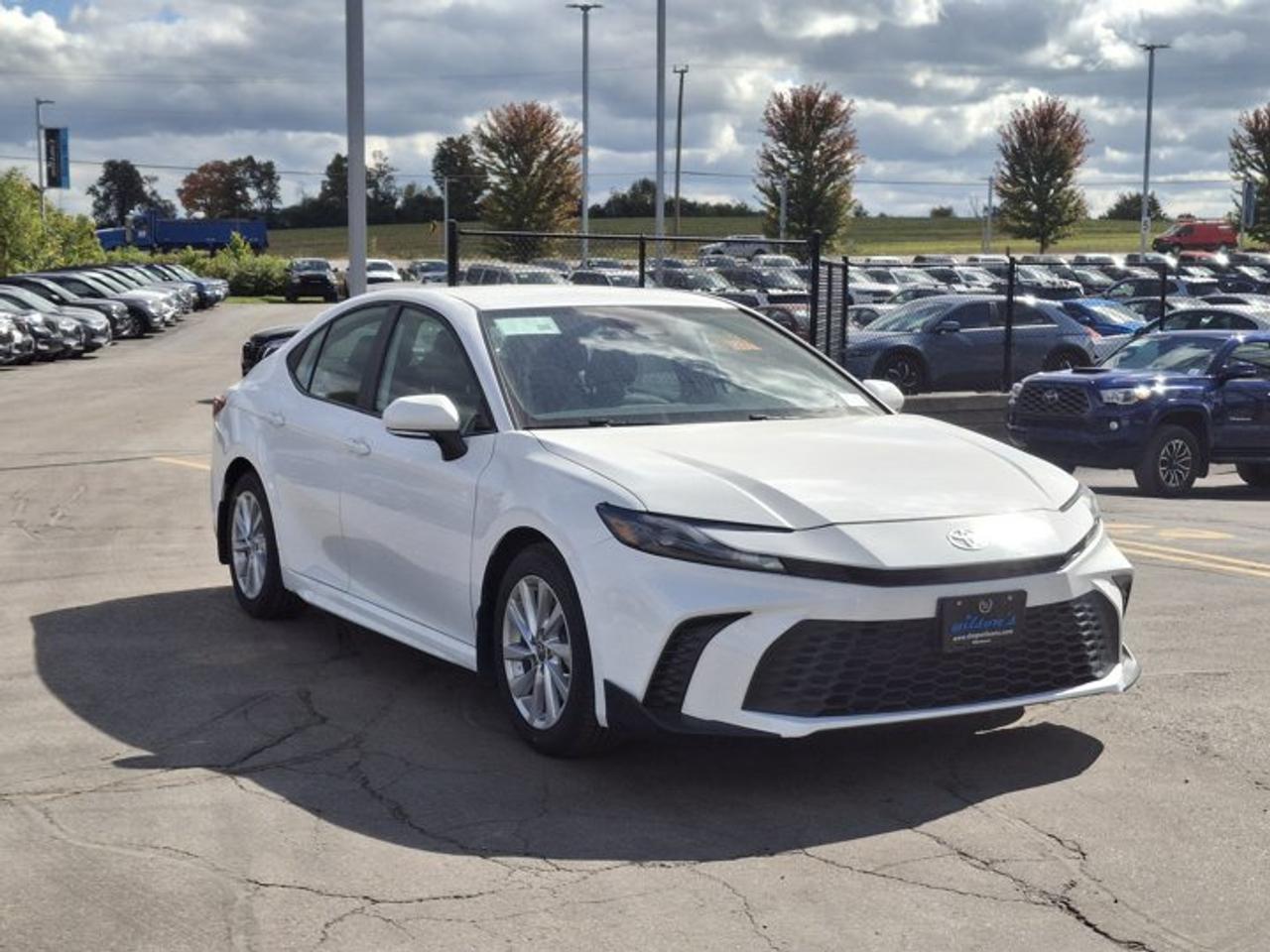 2025 Toyota Camry SE Hybrid | Leather | Power Seat | Radar Cruise | Heated Wheel + Seats | CarPlay + Android & More ! Photo