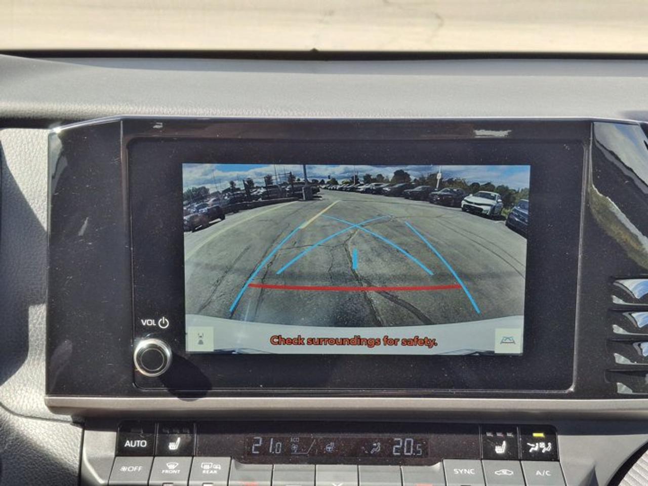 2025 Toyota Camry SE Hybrid | Leather | Power Seat | Radar Cruise | Heated Wheel + Seats | CarPlay + Android & More ! Photo