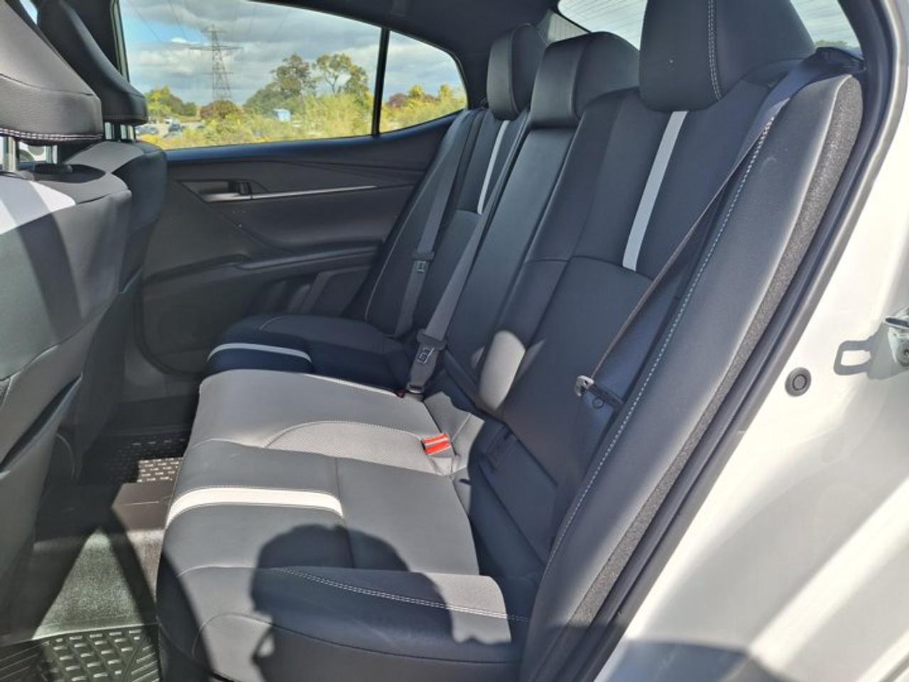 2025 Toyota Camry SE Hybrid | Leather | Power Seat | Radar Cruise | Heated Wheel + Seats | CarPlay + Android & More ! Photo