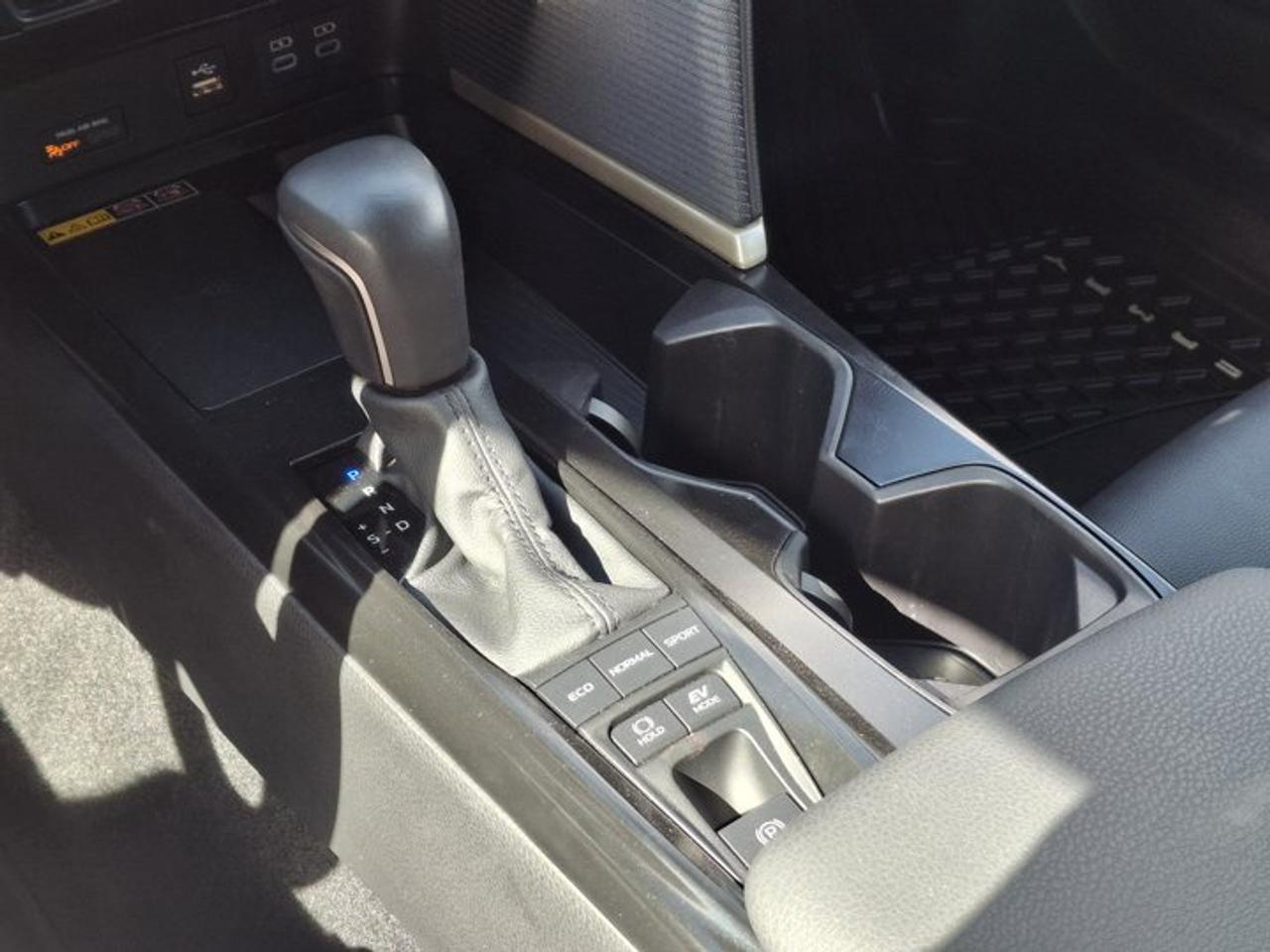2025 Toyota Camry SE Hybrid | Leather | Power Seat | Radar Cruise | Heated Wheel + Seats | CarPlay + Android & More ! Photo