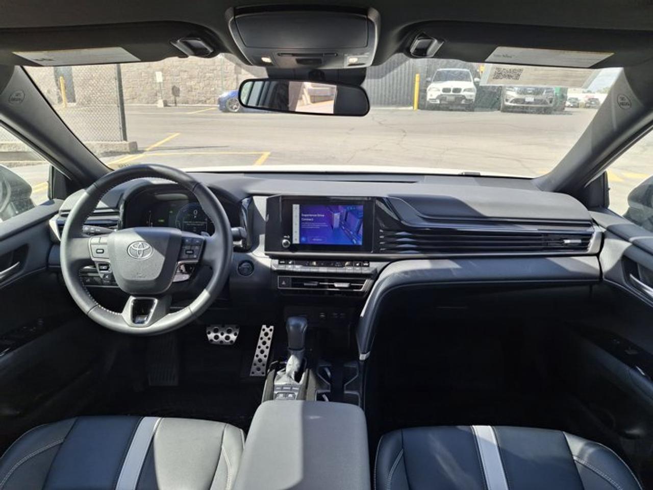 2025 Toyota Camry SE Hybrid | Leather | Power Seat | Radar Cruise | Heated Wheel + Seats | CarPlay + Android & More ! Photo