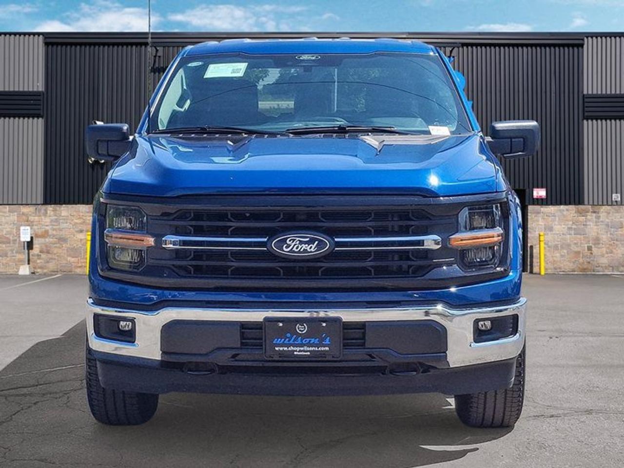 2025 Ford F-150 XLT Crew 4X4 | 5.0L V8 | Power Seat | CarPlay + Android | Rear Camera | and More ! Photo