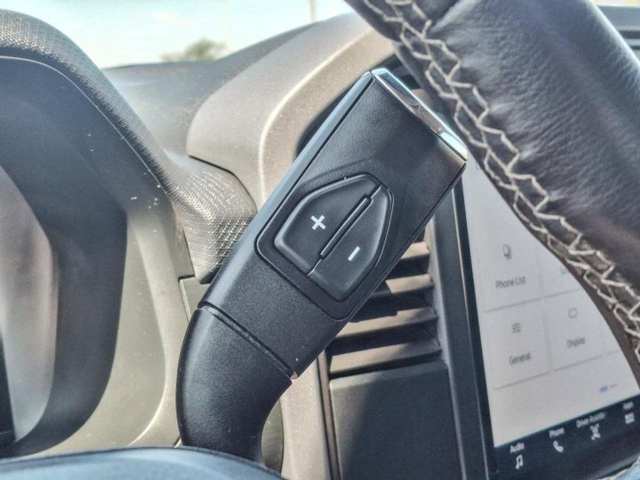 2025 Ford F-150 XLT Crew 4X4 | 5.0L V8 | Power Seat | CarPlay + Android | Rear Camera | and More ! Photo