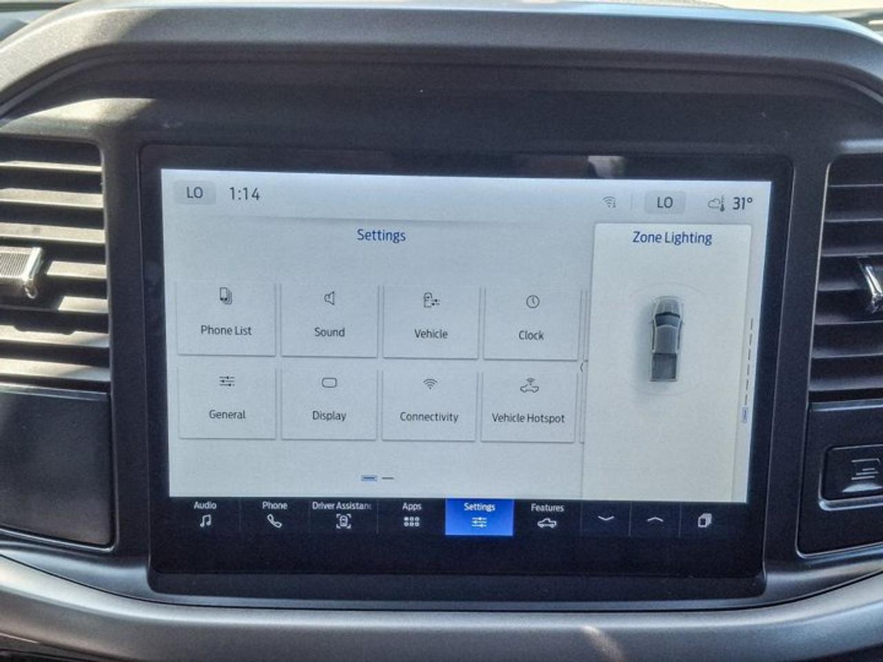 2025 Ford F-150 XLT Crew 4X4 | 5.0L V8 | Power Seat | CarPlay + Android | Rear Camera | and More ! Photo