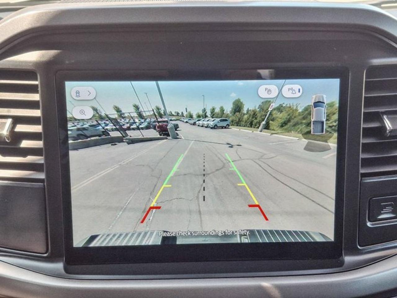 2025 Ford F-150 XLT Crew 4X4 | 5.0L V8 | Power Seat | CarPlay + Android | Rear Camera | and More ! Photo