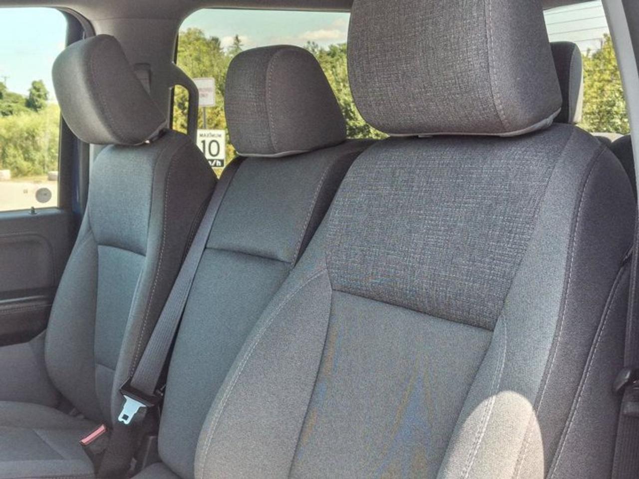 2025 Ford F-150 XLT Crew 4X4 | 5.0L V8 | Power Seat | CarPlay + Android | Rear Camera | and More ! Photo