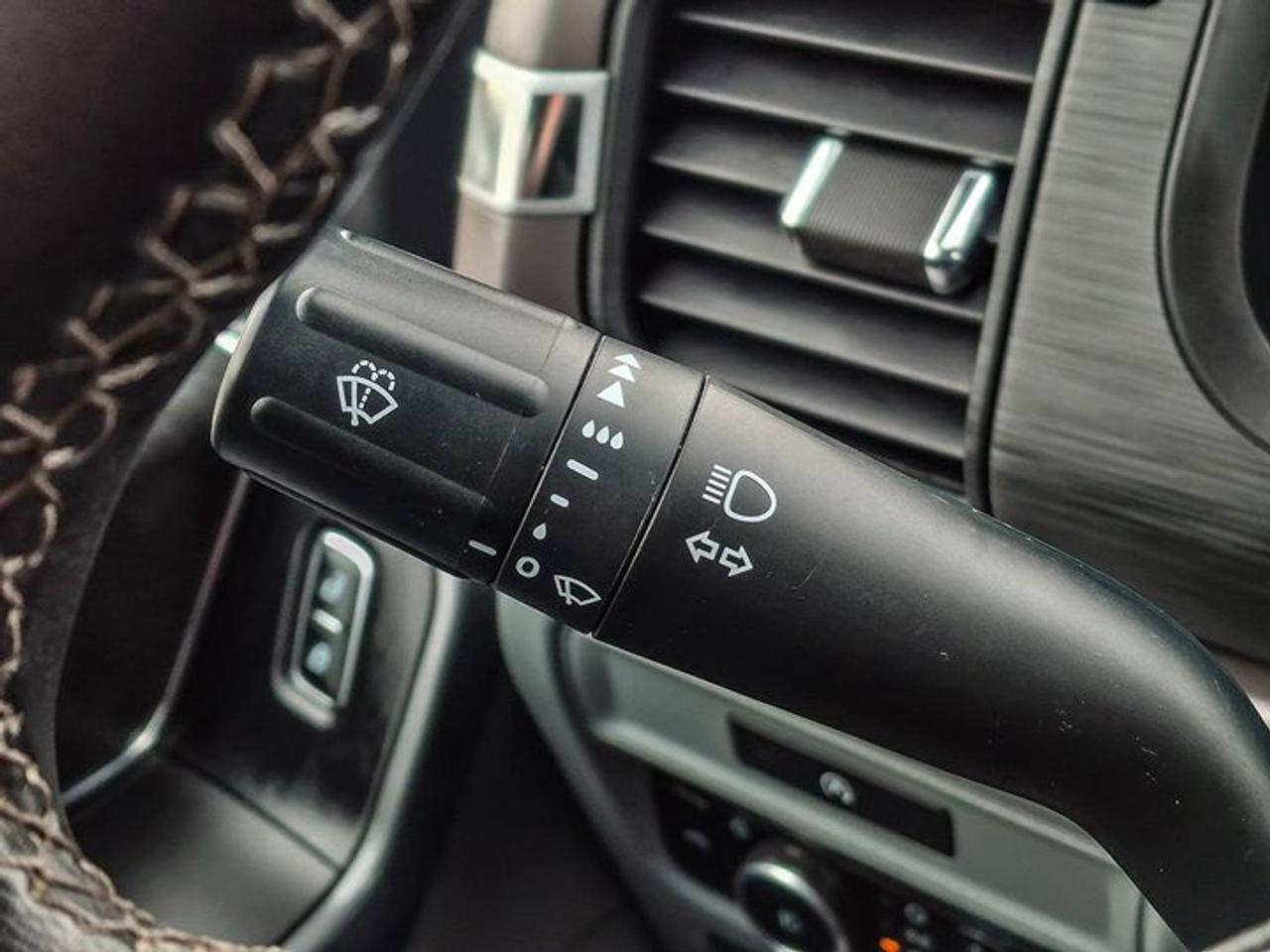 2025 Ford F-150 XLT Crew 4X4 | 5.0L V8 | Power Seat | CarPlay + Android | Rear Camera | and More ! Photo
