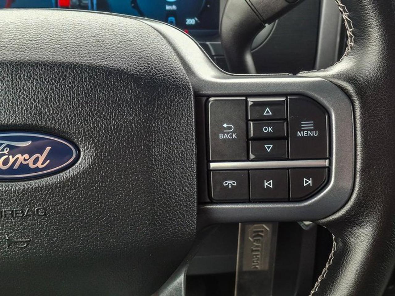 2025 Ford F-150 XLT Crew 4X4 | 5.0L V8 | Power Seat | CarPlay + Android | Rear Camera | and More ! Photo