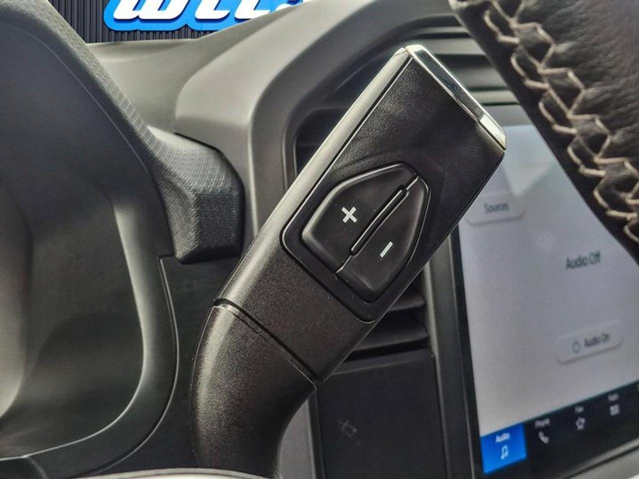 2025 Ford F-150 XLT Crew 4X4 | 5.0L V8 | Power Seat | CarPlay + Android | Rear Camera | and More ! Photo
