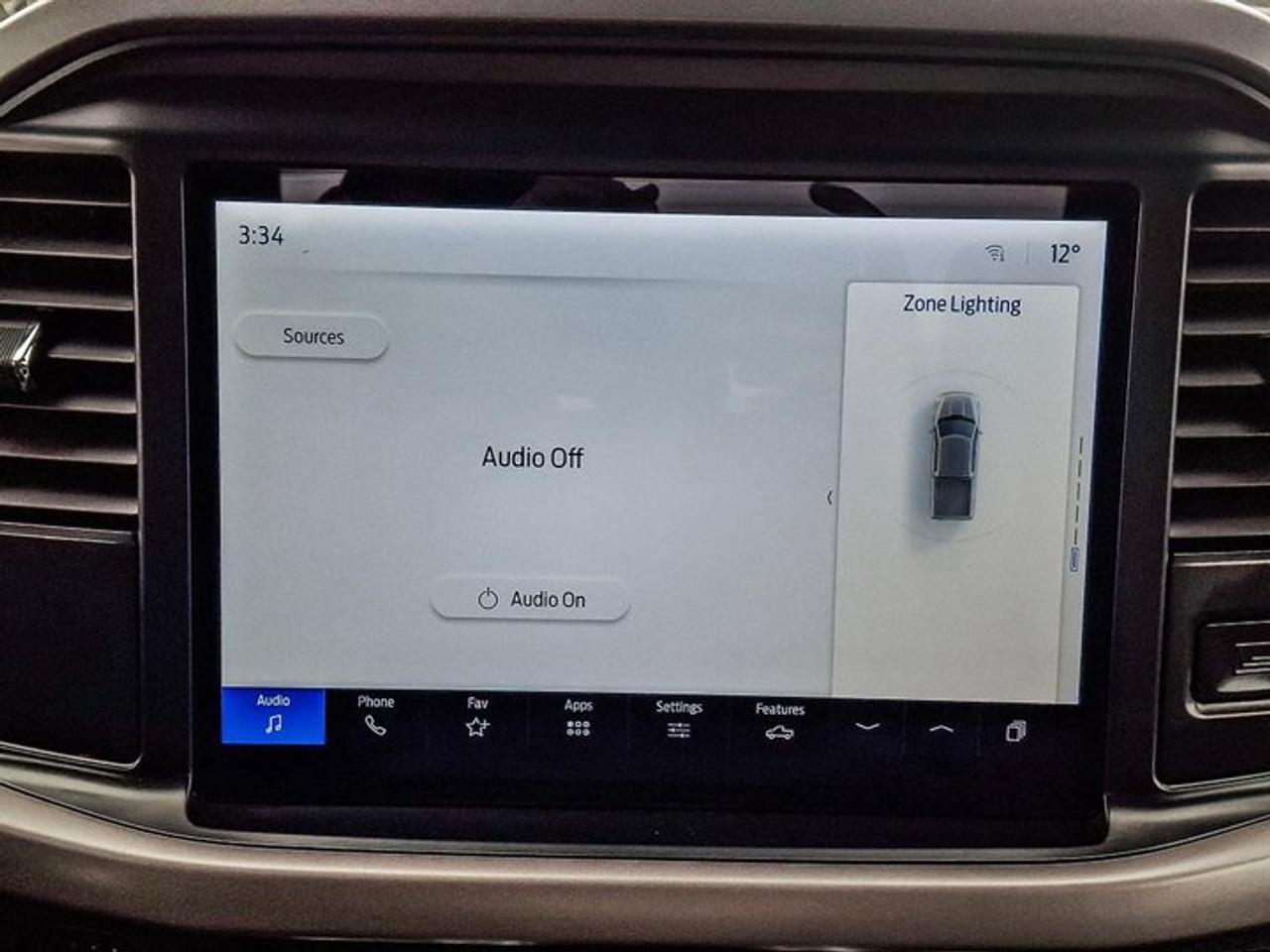 2025 Ford F-150 XLT Crew 4X4 | 5.0L V8 | Power Seat | CarPlay + Android | Rear Camera | and More ! Photo