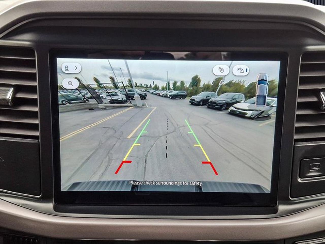2025 Ford F-150 XLT Crew 4X4 | 5.0L V8 | Power Seat | CarPlay + Android | Rear Camera | and More ! Photo