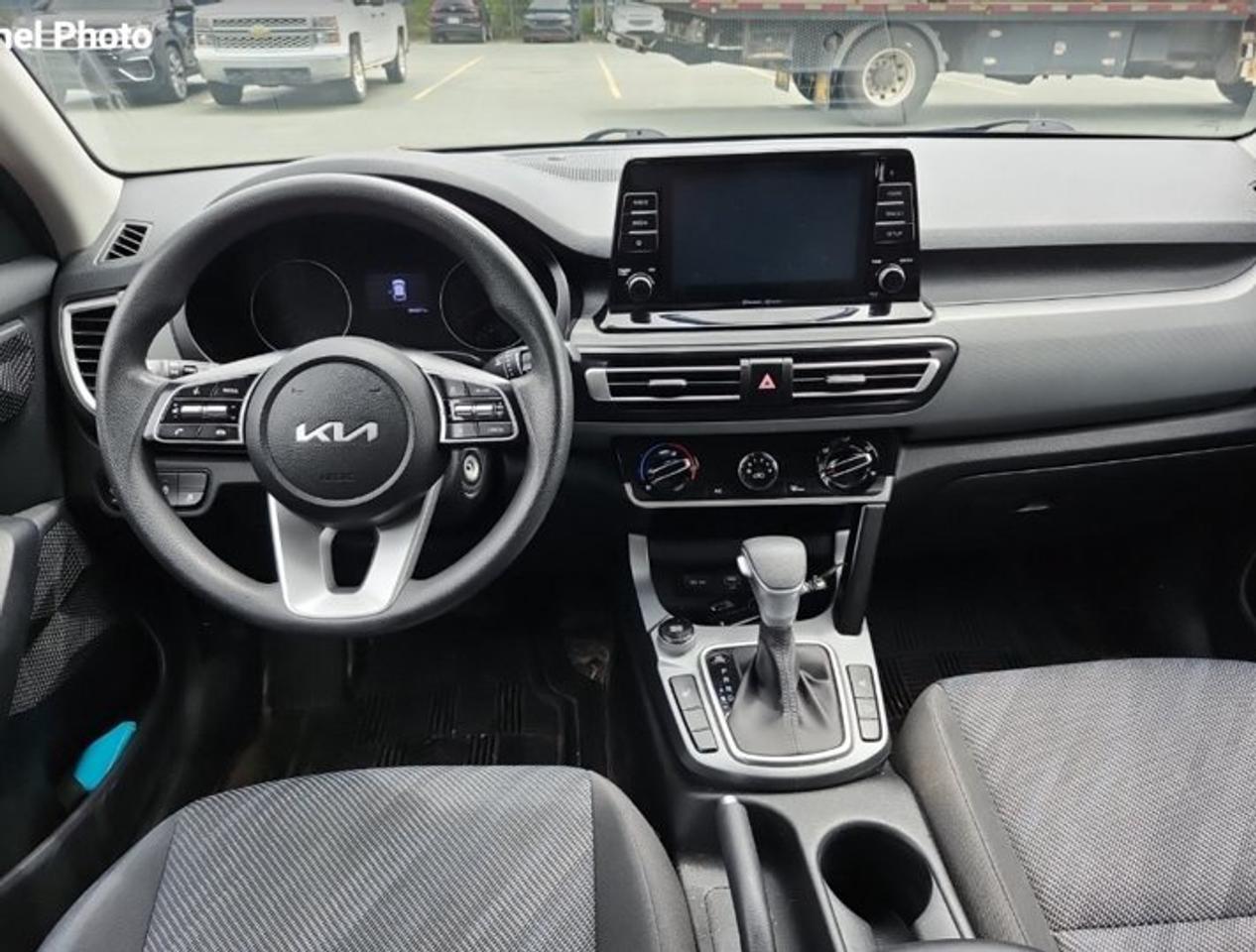 2022 Kia Seltos LX | Heated Seats | CarPlay + Android | Rear Camera | and More ! Photo