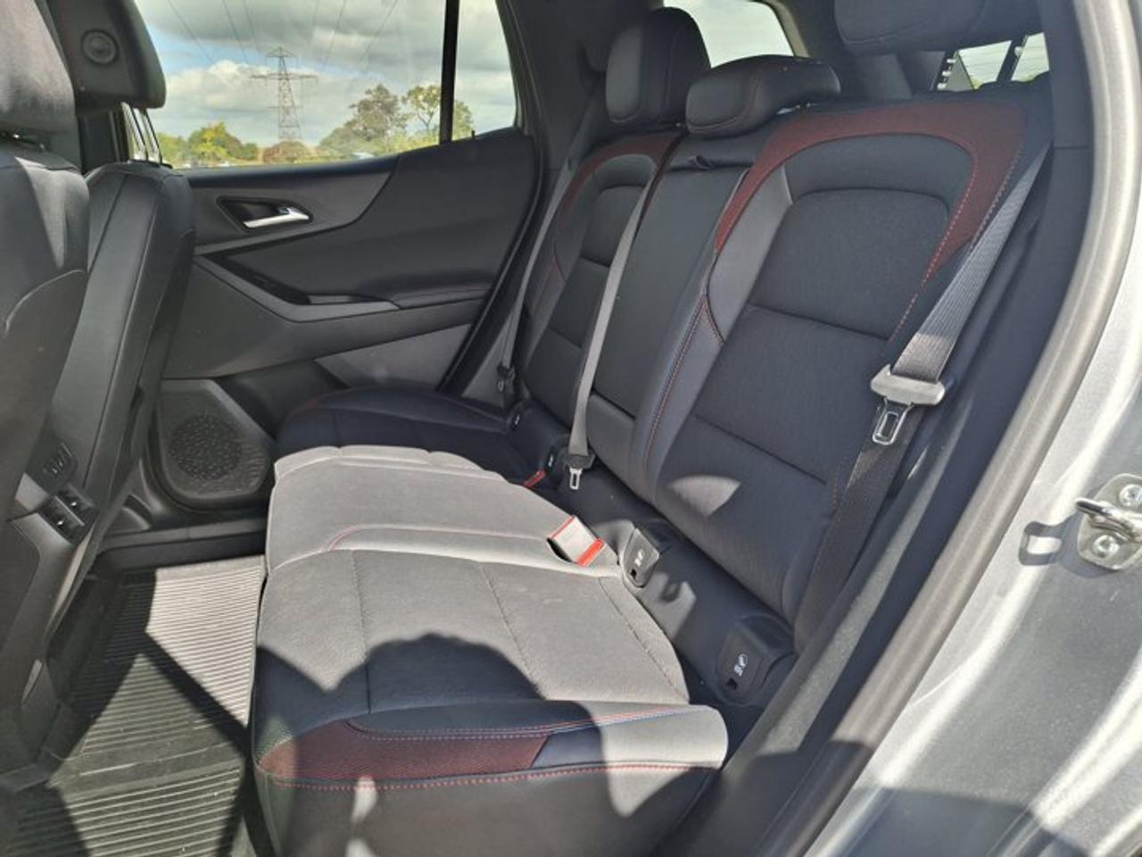 2025 Chevrolet Equinox AWD RS | Panoramic Sunroof | 360 Camera | Cooled + Heated Seats | Power Seats | Heated Wheel & More! Photo