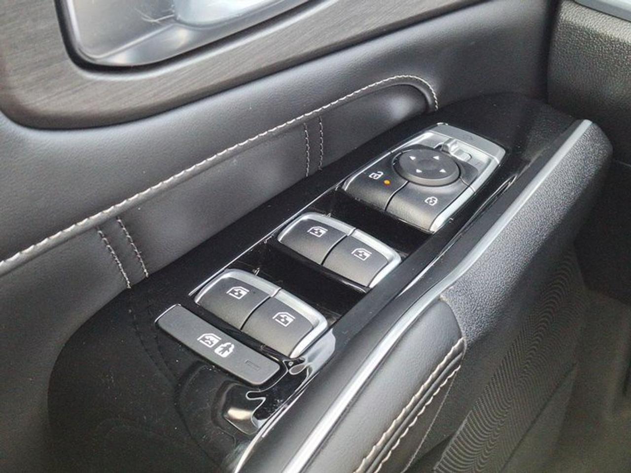 2024 Kia Sorento X-Line Limited AWD | Leather | Panoramic Sunroof | Heated + Cooled Seats | Heated Steering and More! Photo