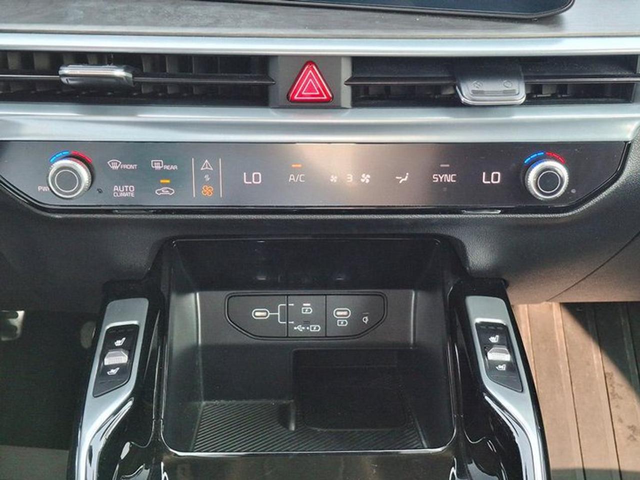 2024 Kia Sorento X-Line Limited AWD | Leather | Panoramic Sunroof | Heated + Cooled Seats | Heated Steering and More! Photo
