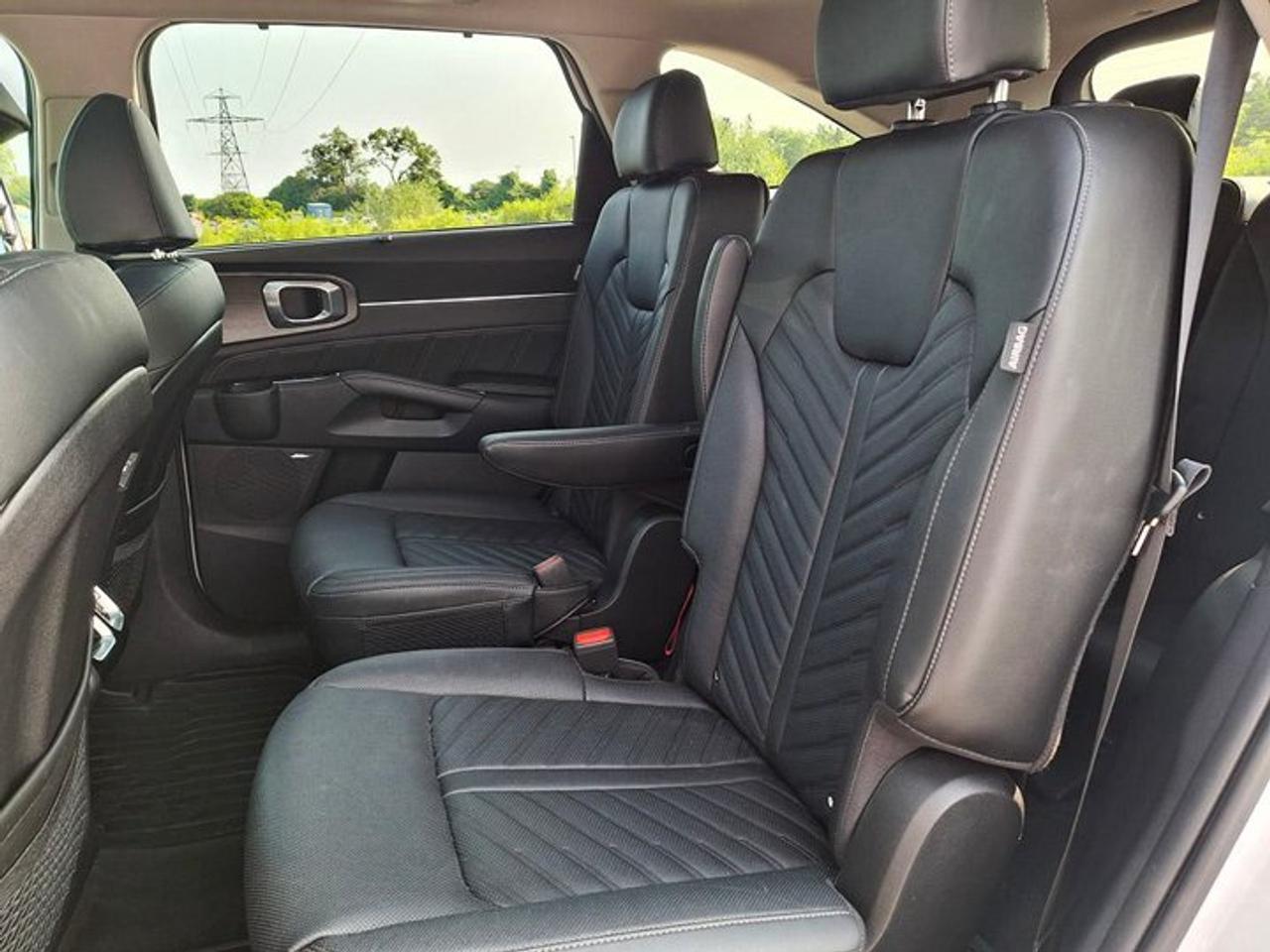 2024 Kia Sorento X-Line Limited AWD | Leather | Panoramic Sunroof | Heated + Cooled Seats | Heated Steering and More! Photo