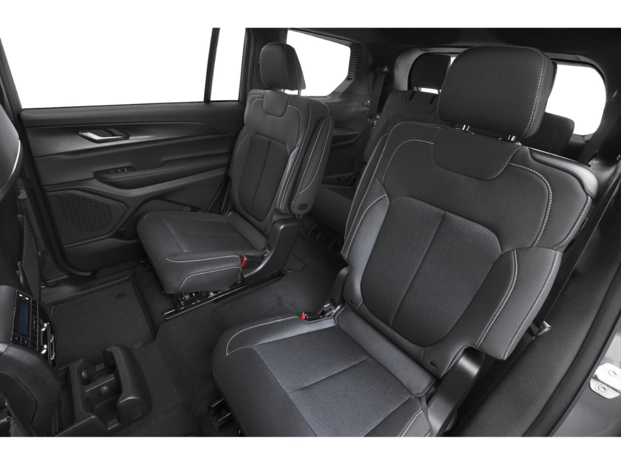 2027 Jeep Grand Cherokee L Laredo Altitude 4x4 Photo